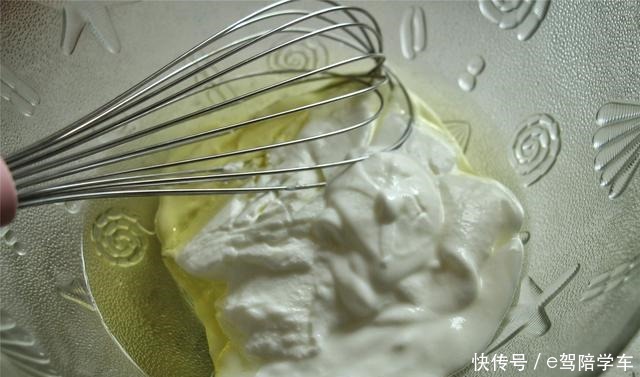 不开裂不回缩的酸奶蛋糕,注意2个细节,你也可以完美驾驭