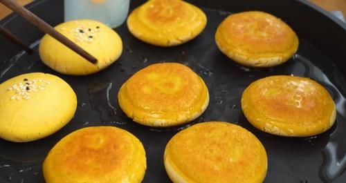  南瓜|冬天多吃南瓜糯米粉，不加一滴水，软糯香甜还流心，比油炸还好吃