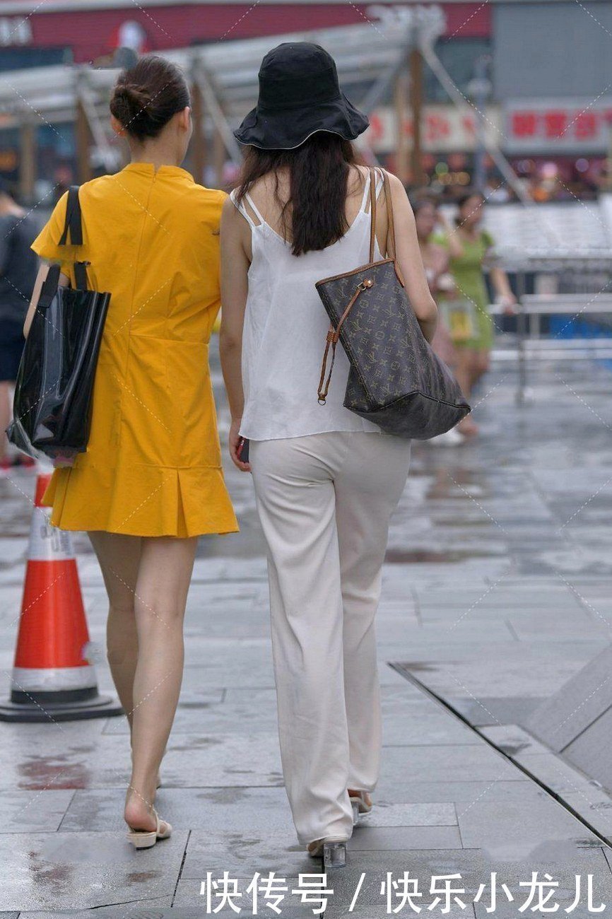穿搭|白色宽松无袖雪纺上衣,多几分成熟女人的魅力