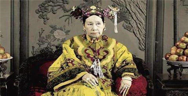 珍妃$瑾妃用楷书写的记账单,这字体让现代人汗颜,远胜许多书法家