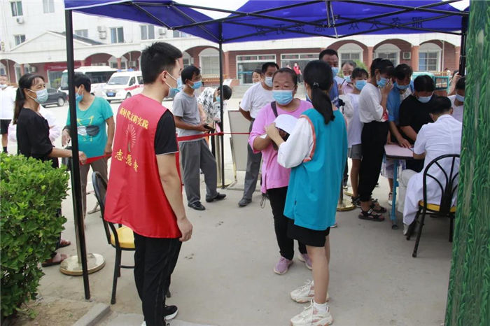 新闻记者|助疫苗接种一“臂”之力 殷巷镇志愿者共绘红色风景线