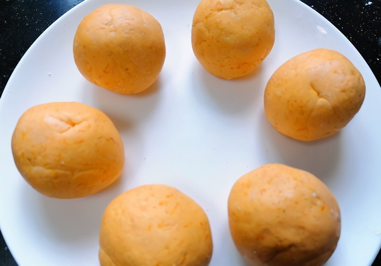  色泽|南瓜上市，教你美味南瓜饼的做法，色泽金黄，外酥里糯，孩子爱吃
