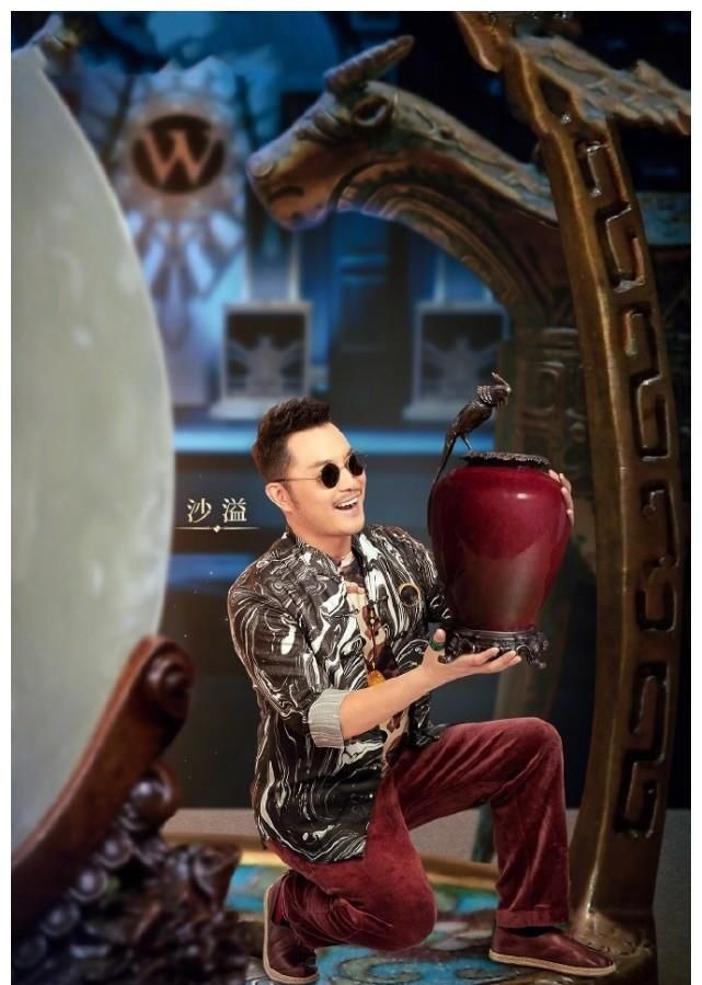 沙溢戴塑料项链,baby戴珍珠项链,看到蔡徐坤:偏心的太明显