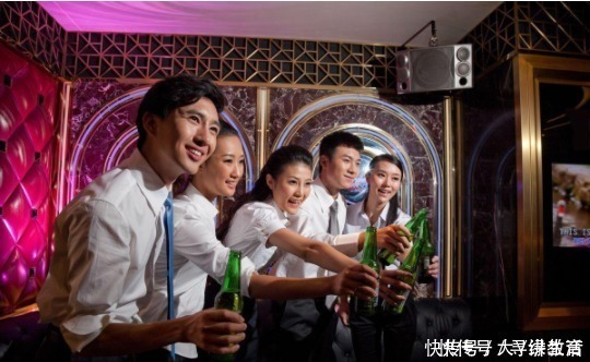 化妆品|大学生与家长聊天记录火了,看完让人哭笑不得,网友:同款家长