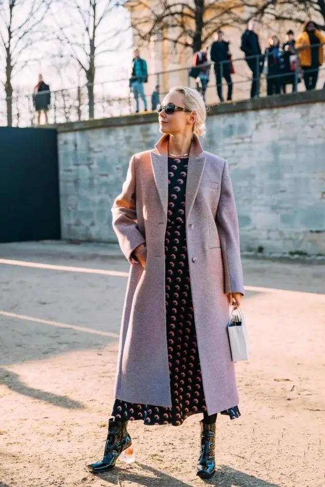 不管大衣还是羽绒服,女人少买黑色,这几种颜色更高级,好看减龄