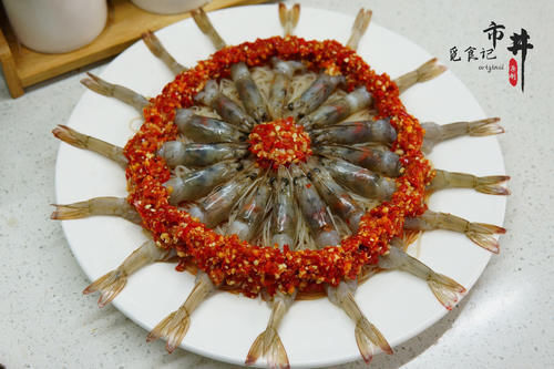 吉祥|年夜饭的压轴菜,上锅蒸一蒸,“富贵大虾”端上桌,火红吉祥