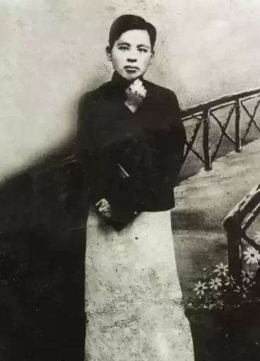 小说|张恨水原配:被调包的新娘,一生无子,吃穿不愁,最潇洒的弃妇