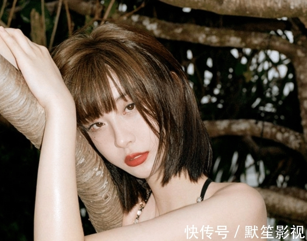 海报 赵小棠全新海报太养眼!烈焰红唇造型美艳脱俗,穿吊带慵懒又迷人