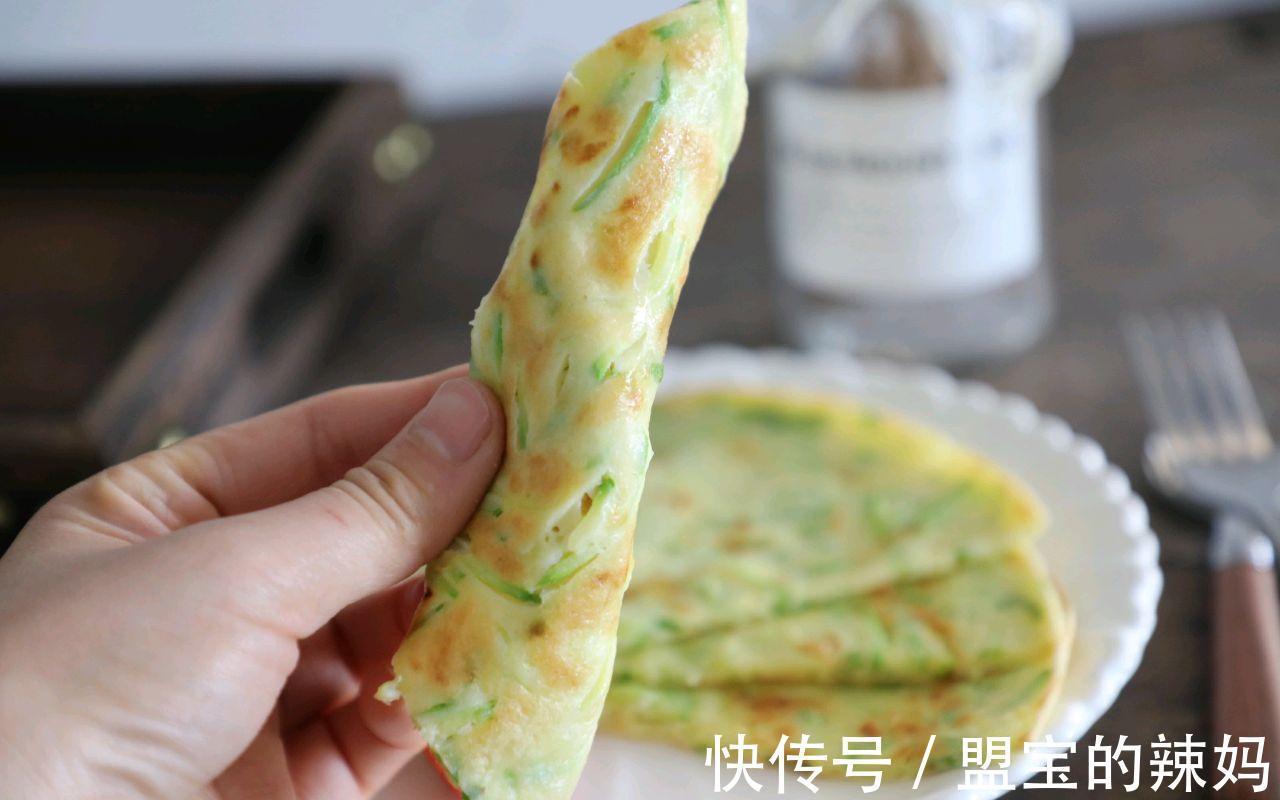 早餐|早起10分钟，给家人做茭瓜鸡蛋饼，鲜嫩可口，卫生还省钱