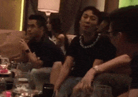 |搞笑GIF:三个老板看一个员工干活,这名员工辞职的心都有了