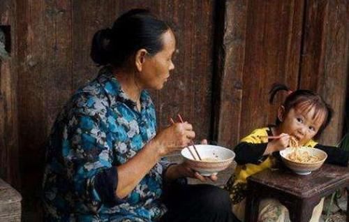 为啥越来越多年轻父母不让老人帮忙带娃？无非四大矛盾，很突出