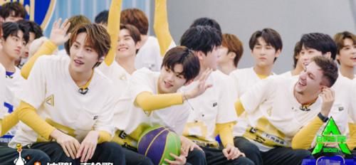 内娱选秀真没救了,《创4》选手初舞台学3天,中文老师被拉来赶场