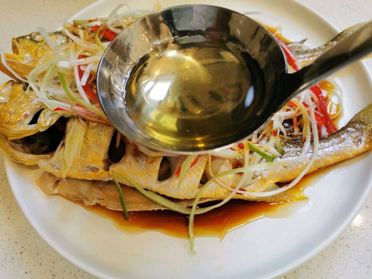 黄鱼|黄鱼这样做真鲜美,原汁原味,营养又健康,家人都爱吃