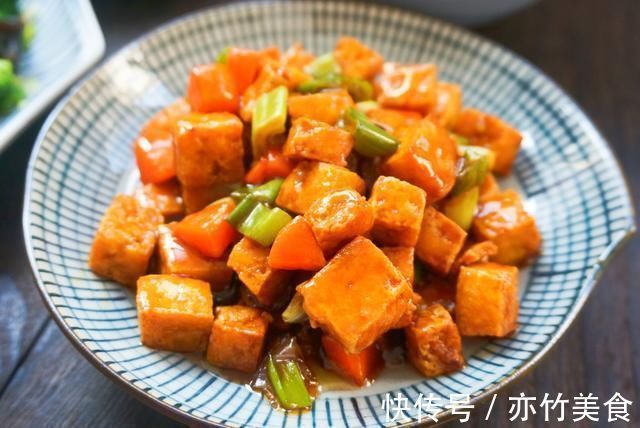 晒晒一家三口的晚餐，3菜1汤，清淡有营养，30分钟就做好