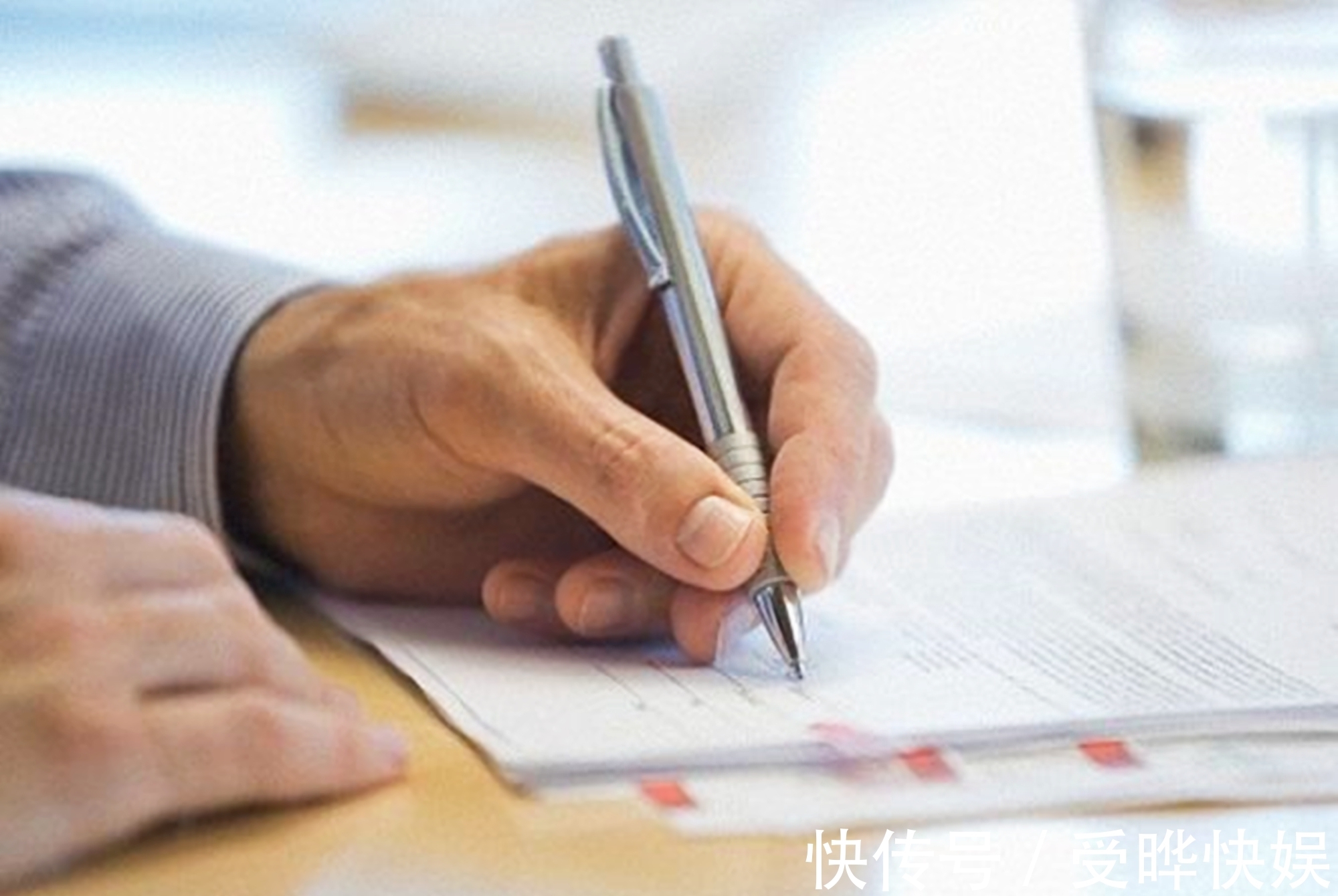 用手|“左撇子”孩子比普通人更聪明科学家左撇子远没你想的那么简单