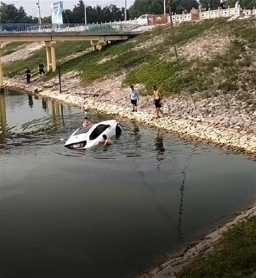 陝西一男子跳水救人不幸遇難，同伴
：落水5人均獲救
