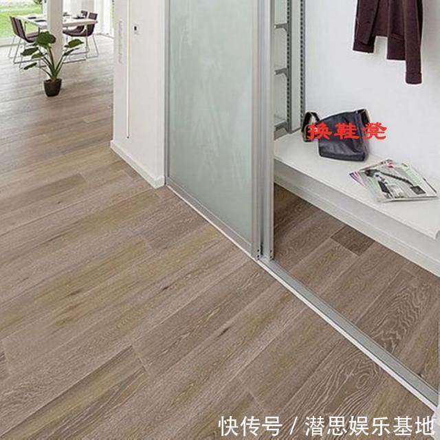 脑洞|这脑洞我服了,用玻璃门隔出步入式玄关衣帽间,不用打柜收纳翻倍