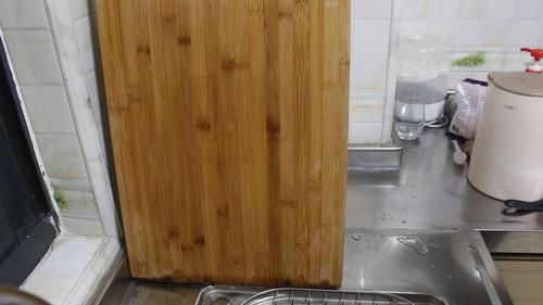 灭菌|菜板经常发黑发霉？洗时加点“它”，干净还灭菌，学会告诉家里人