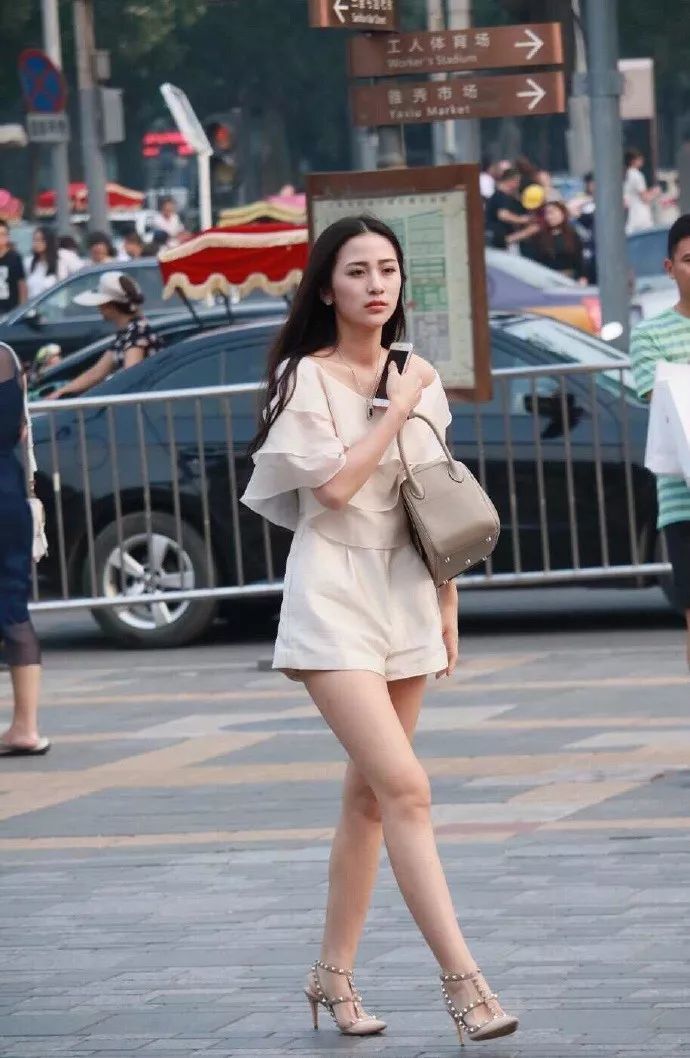 穿搭|街拍：牛仔裤也要用心穿搭，美出时尚感