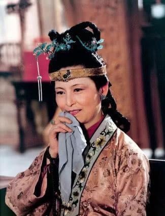 杏树@林黛玉住处窗纱旧了,贾母凭啥责备王夫人?王熙凤的反应才是经典