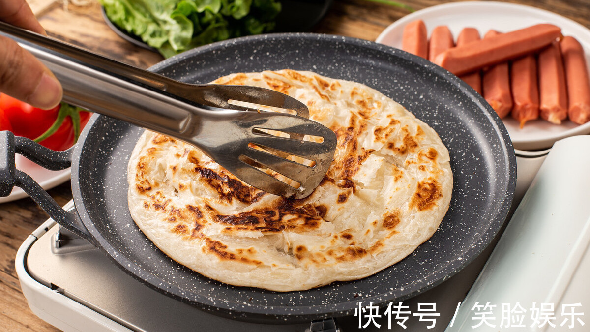烙饼|做烙饼时,是开水烫面,还是多抹油,其实都不对,教你正确的做法