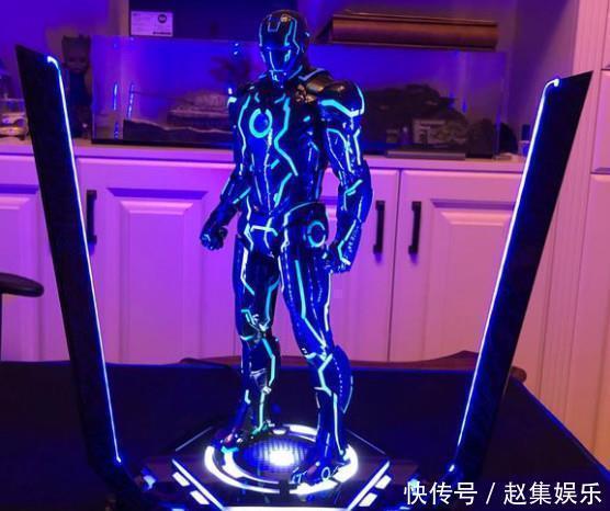 复仇者联盟4|小伙晒钢铁侠限定手办，当灯光亮起时，网友电费都出不起