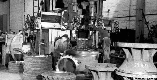 德国|二战之后, 斯大林放弃德国3000亿的赔偿款, 要了什么