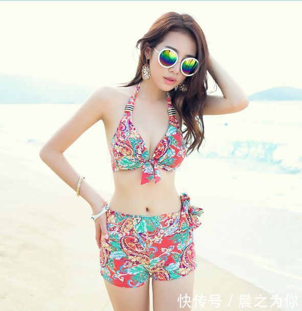 美女 身材苗条的比基尼泳衣美女,突显活力,打造时尚女神穿搭!