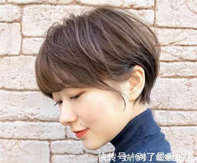 弧度 到了40岁的“家庭妇女”,有白发的剪这3种发型,时髦减龄又气质