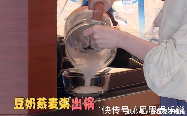 有一种罕见的早餐叫邓紫棋，当你看到她放了什么，难怪吃碗不怕胖