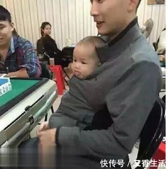 带娃|爸爸带娃火了,打球带娃两不误,网友:爸爸带娃活着就好