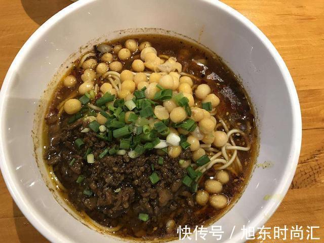 洋葱|学会这样做菠萝豌豆肉丁面，营养好吃又能解馋，每次都被吃光光