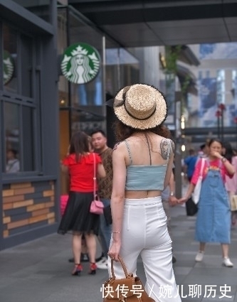 她如此有个性,能被她看上的服装组合,一定非同寻常