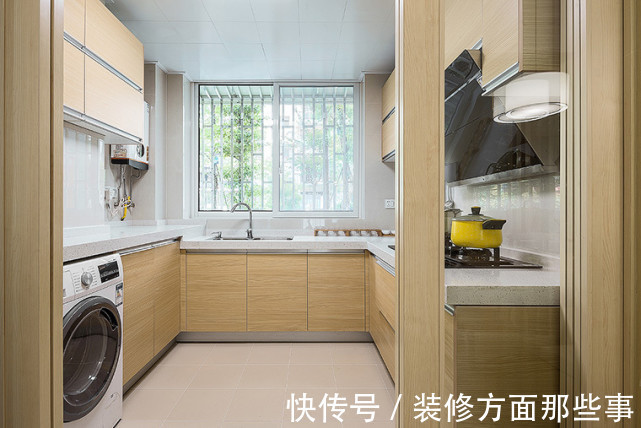 玄关|110平现代简约风三居室,浅色木质电视柜增添一抹现代高级质感