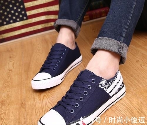帆布鞋 商场柜姐直言:穿这3双鞋的女性,一般都不是有钱人!