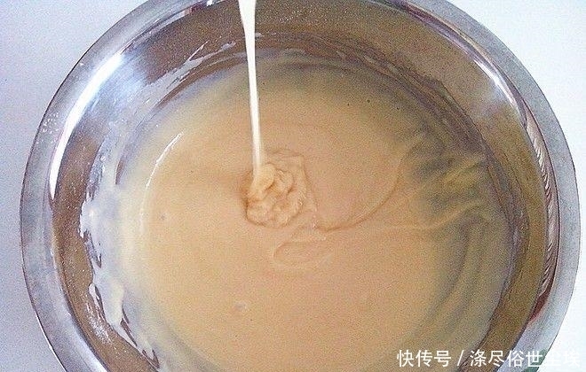 松软香甜的班兰椰香马来糕,做法详细步骤简单,配方毫无保留告您