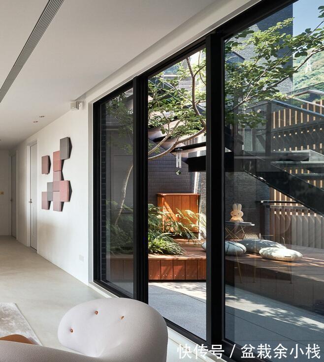 楼梯|比起楼梯装在室内,我更喜欢院里,下方铺甲板,躺下乘凉惬意极了