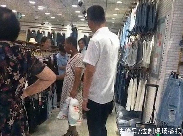 高跟鞋|男子穿女装逛商场，试穿女装惹争议，路人:你是不是故意膈应人?