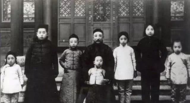 军阀|张作霖坐拥30万奉军,谁都不放在眼里,但对一个人毕恭毕敬