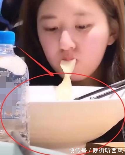 杨幂|杨幂吃一根面条,baby吃一根面条,看清赵露思,不胖你胖谁