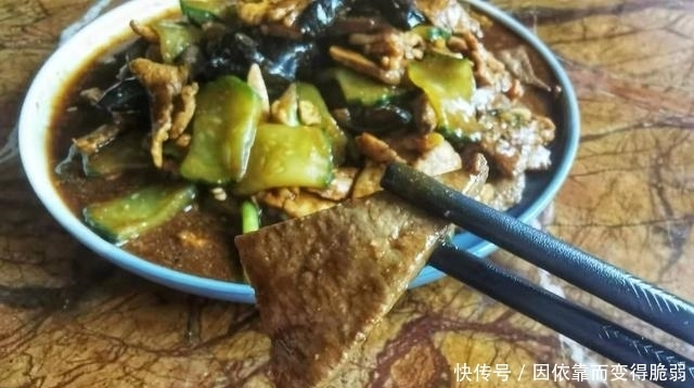 简单幸福的生活少不了一道简单快手的家常菜,荤素搭配全家都喜欢