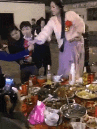 |搞笑GIF:我都不敢这么p,她却敢这么长!