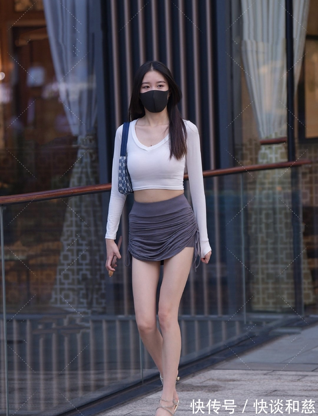 成熟|白色上衣搭配包臀裙,初夏也能穿出成熟女性的美