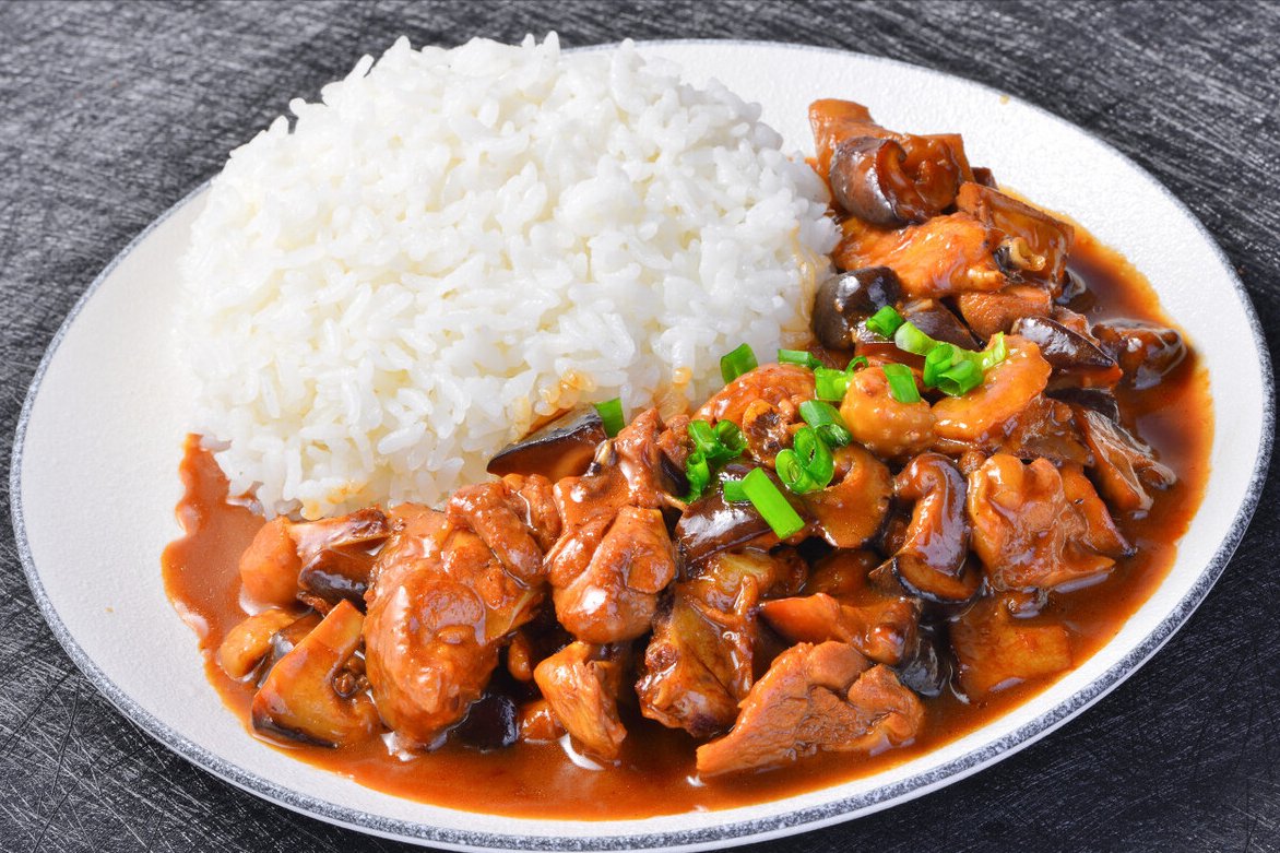 炖鸡时多做2步，比直接炖或先焯水更好吃，鸡肉软烂鲜香还不腥