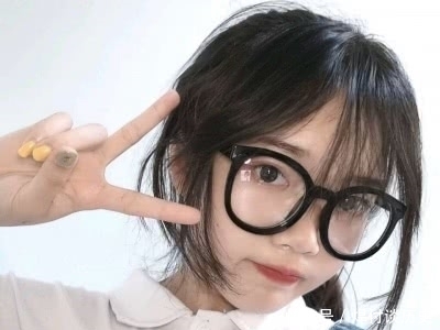 标志|脸上有这“3标志”的女生，八成适合戴眼镜，“小迷弟”主动求交往