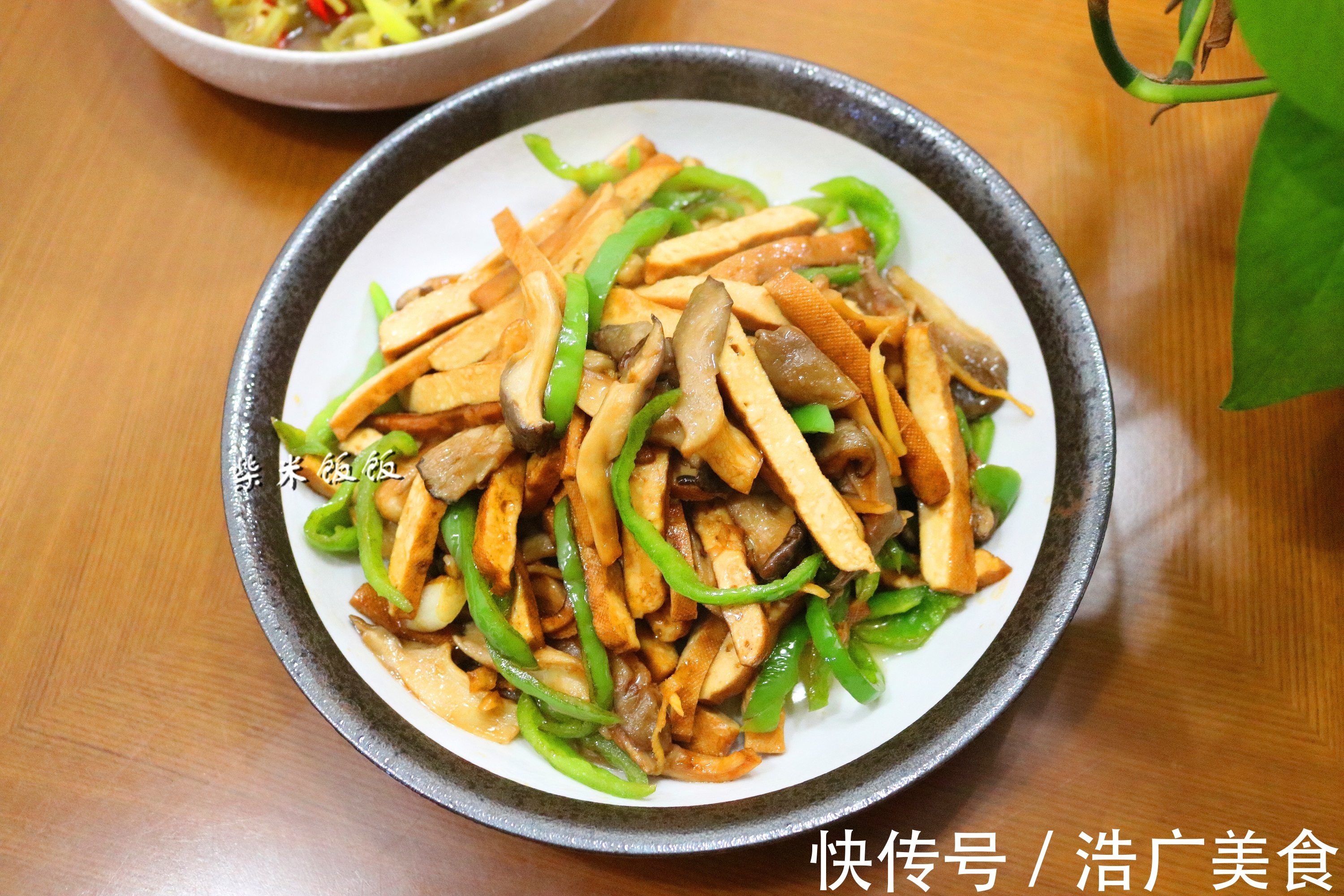 蘑菇|我家爱吃蘑菇，尤其是和它一起炒，简单好做营养好，比炒肉更香