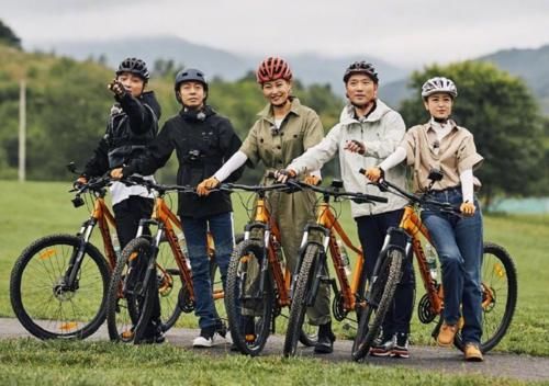  boys|央视主持人团建，“央视boys”三缺一，康辉坐C位小撒最特别