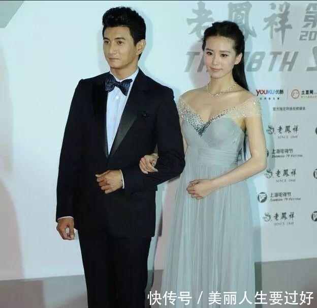 领口|吴奇隆刘诗诗出席活动,郎才女貌让人羡慕,网友:领口钻石真漂亮