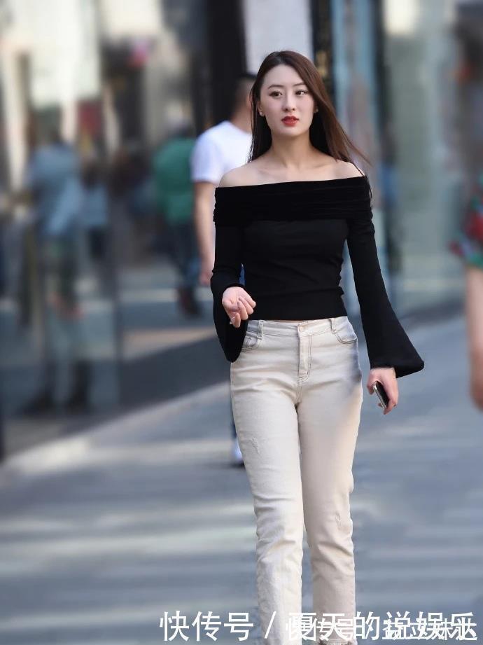 女人|喇叭袖上衣搭配米白色九分裤,清新脱俗,优雅的女人太有魅力