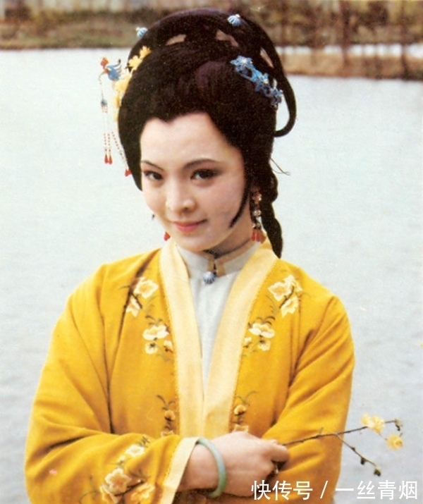 丫鬟@解读《红楼梦》之宝蟾:这个名字有何寓意?真的是人如其名吗?